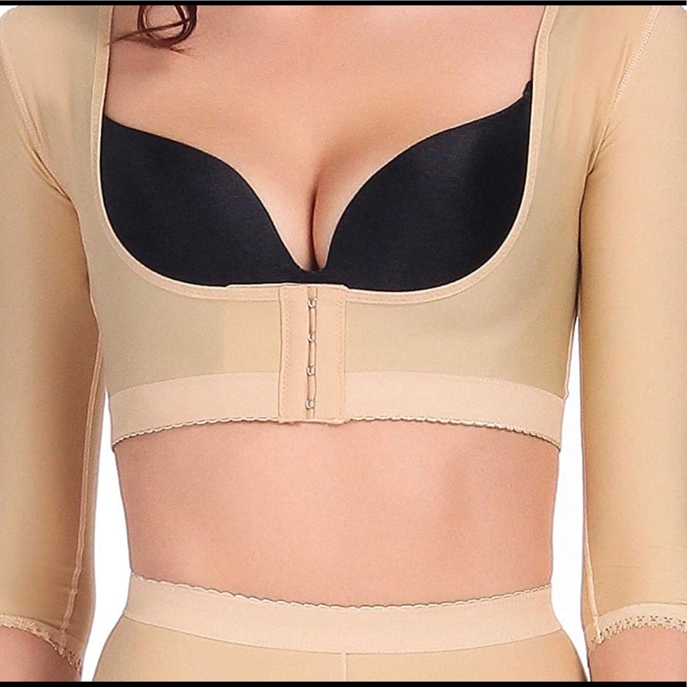 Arm shaping top. Medium
